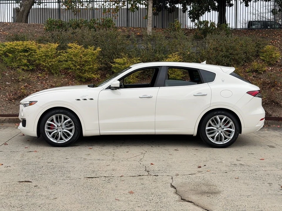2022 Maserati Levante - Image 9 of 21
