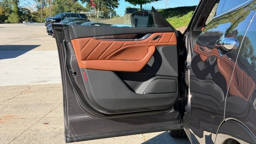 2022 Maserati Levante - Image 12 of 21