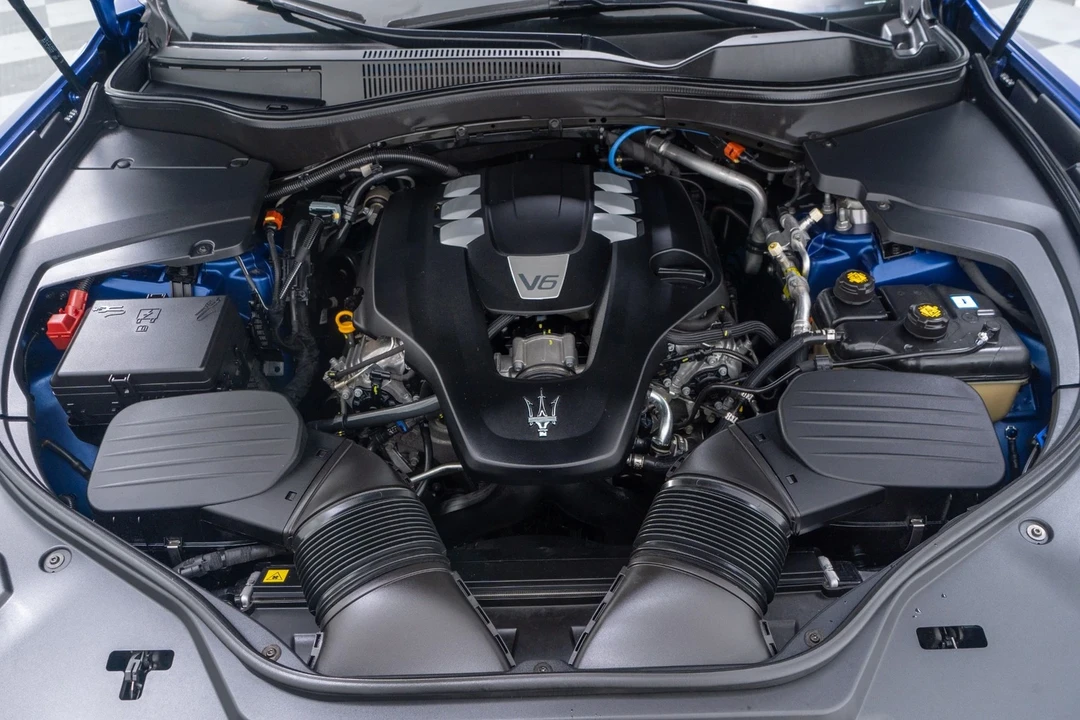 2022 Maserati Levante - Image 12 of 21