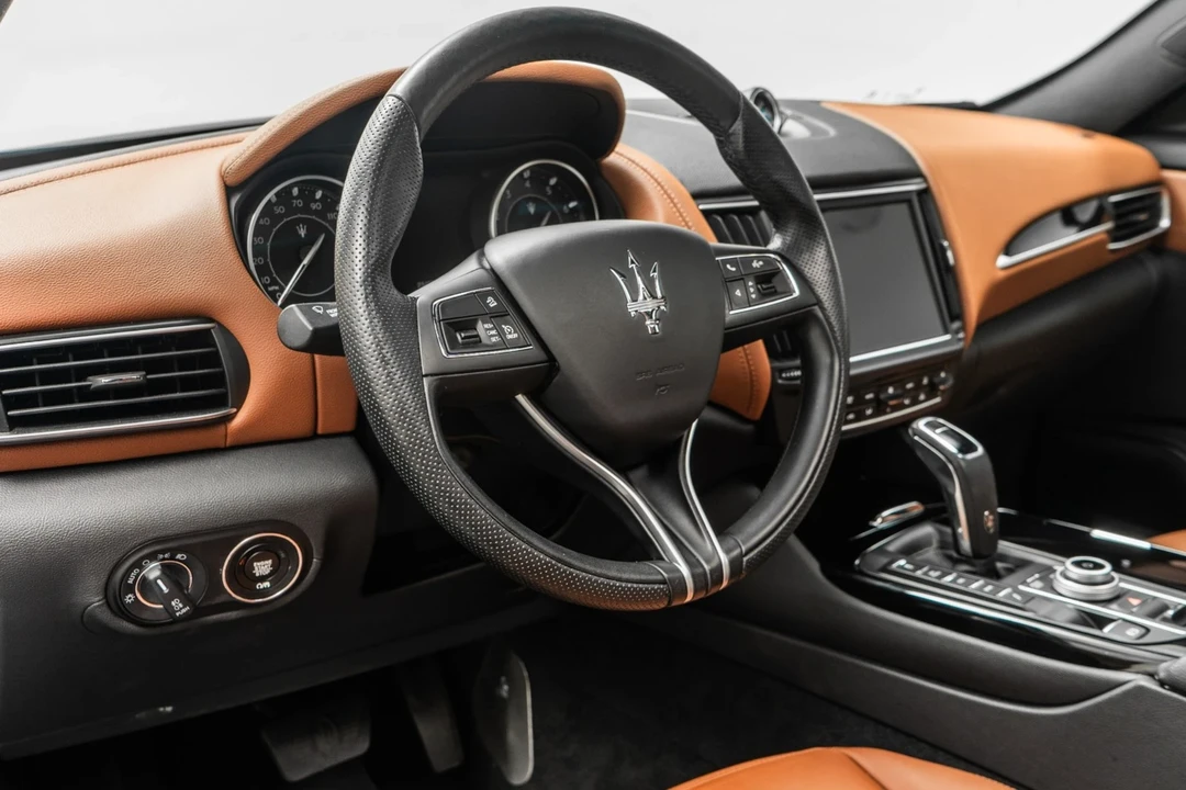 2022 Maserati Levante - Image 13 of 21