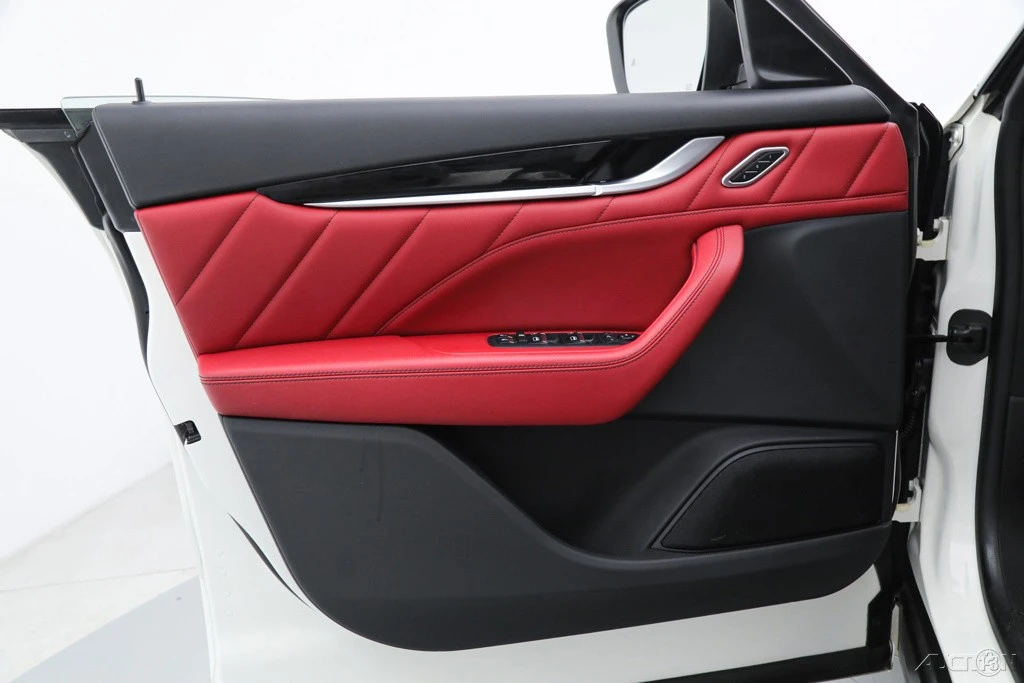 2022 Maserati Levante - Image 16 of 21