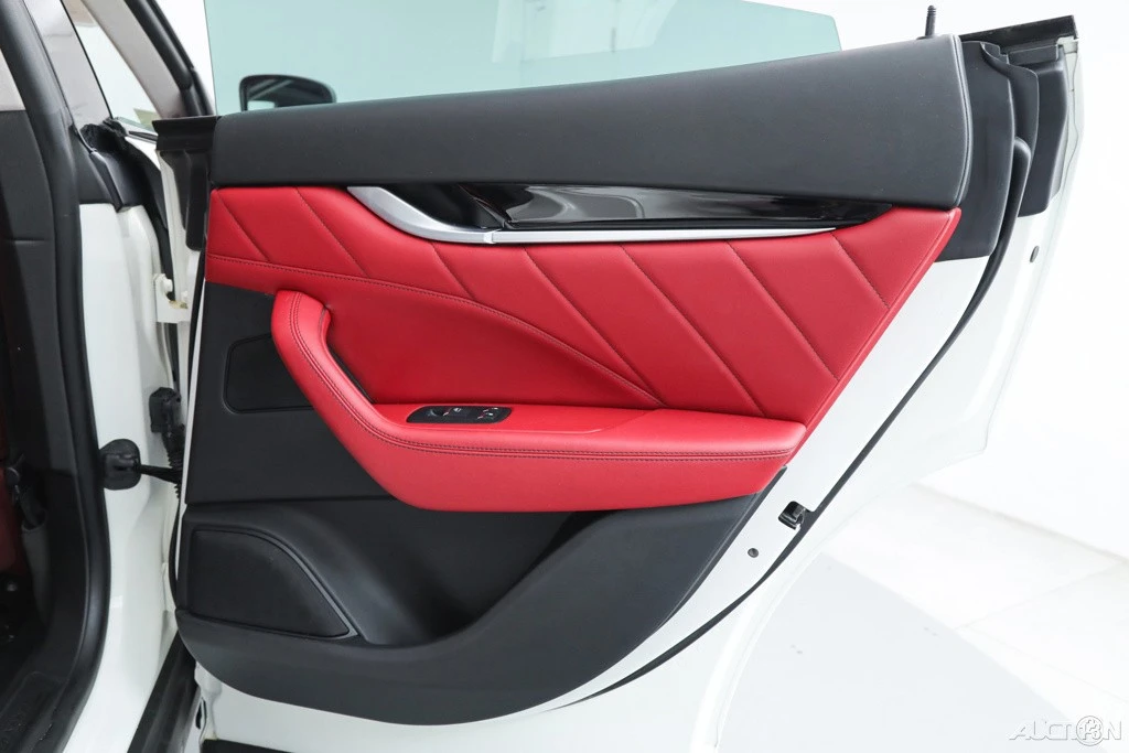 2022 Maserati Levante - Image 14 of 21