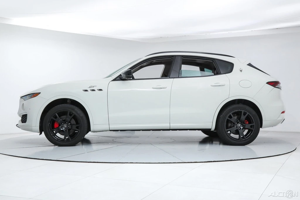 2022 Maserati Levante - Image 2 of 21