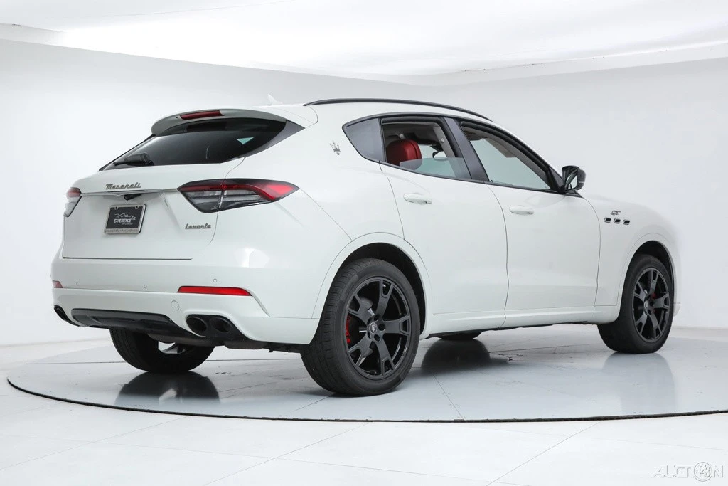 2022 Maserati Levante - Image 5 of 21