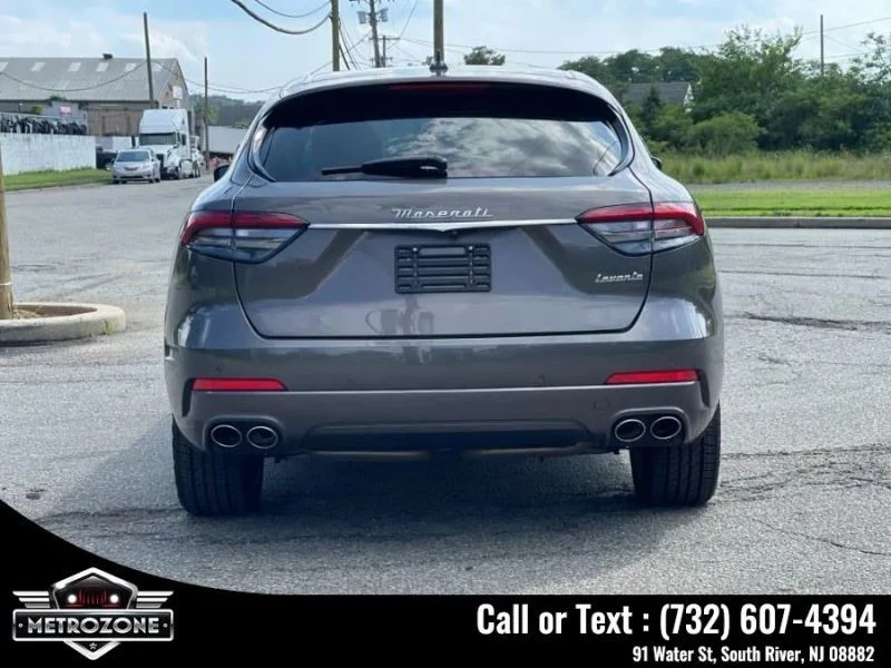 2022 Maserati Levante - Image 7 of 12