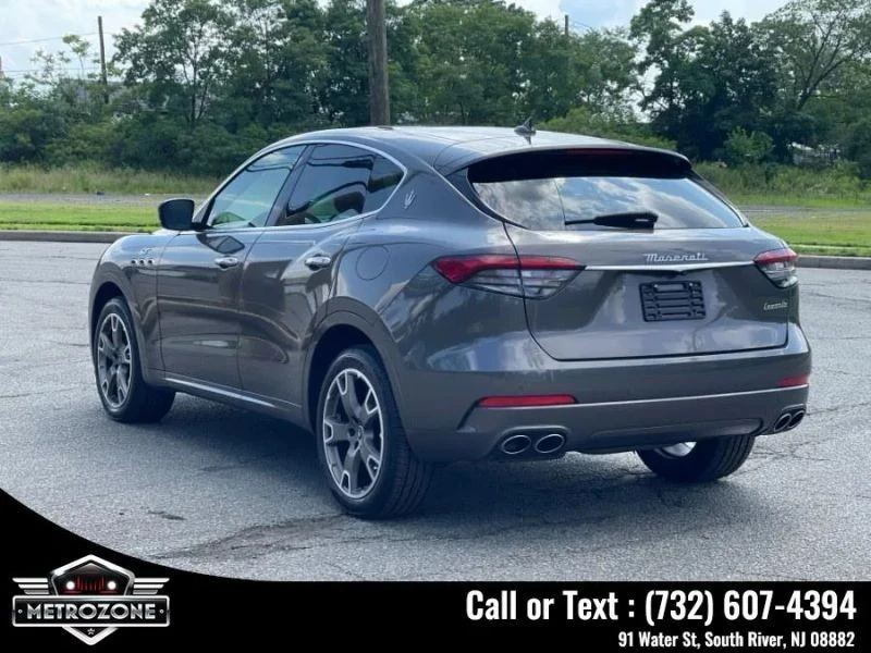 2022 Maserati Levante - Image 5 of 12