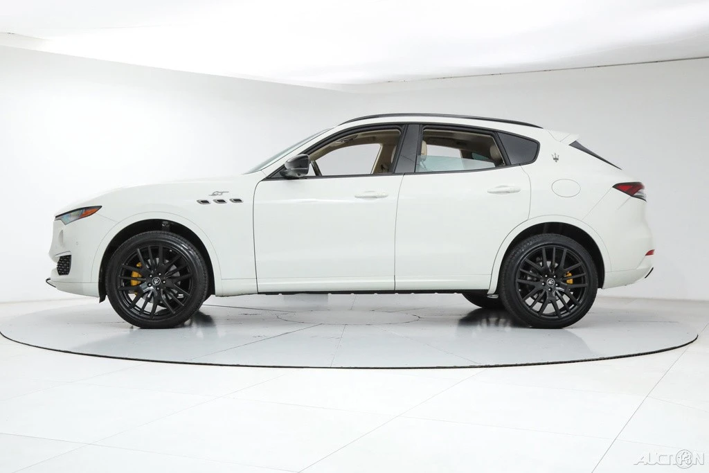 2022 Maserati Levante - Image 2 of 21