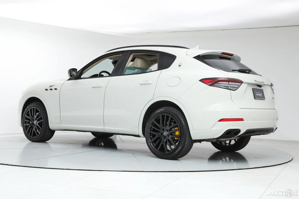 2022 Maserati Levante - Image 3 of 21