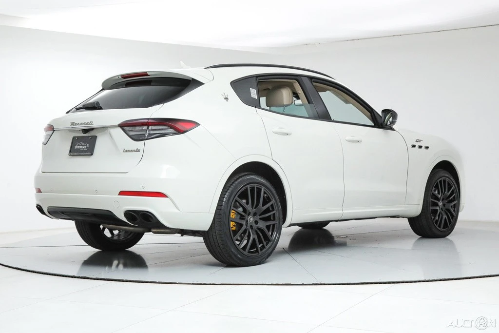 2022 Maserati Levante - Image 5 of 21