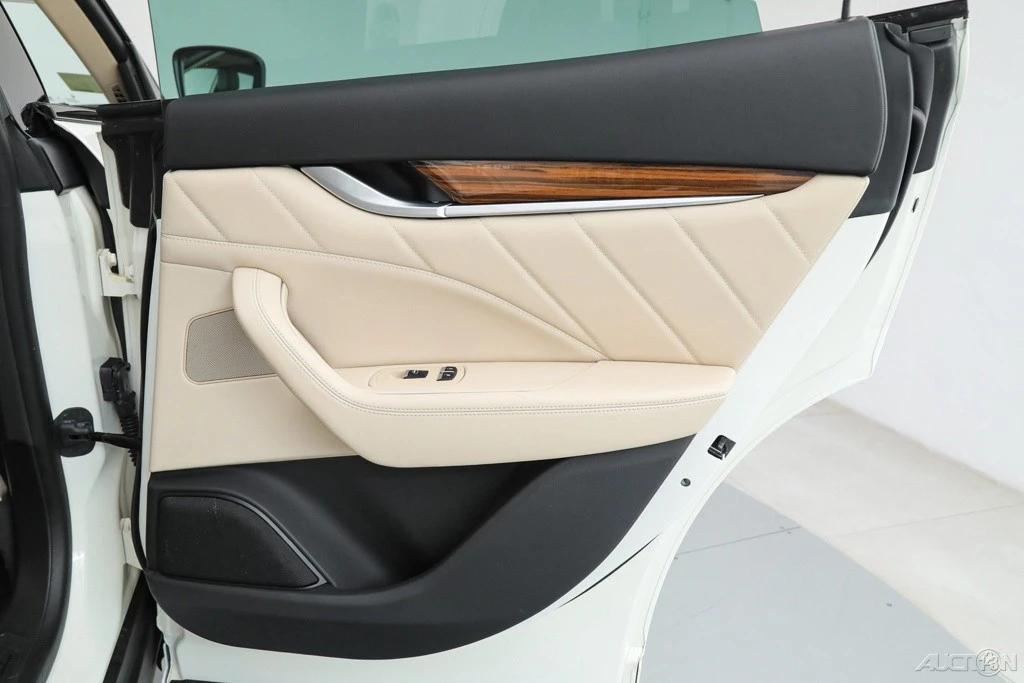 2022 Maserati Levante - Image 15 of 21