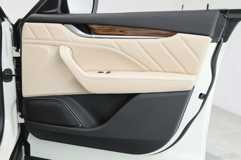 2022 Maserati Levante - Image 12 of 21