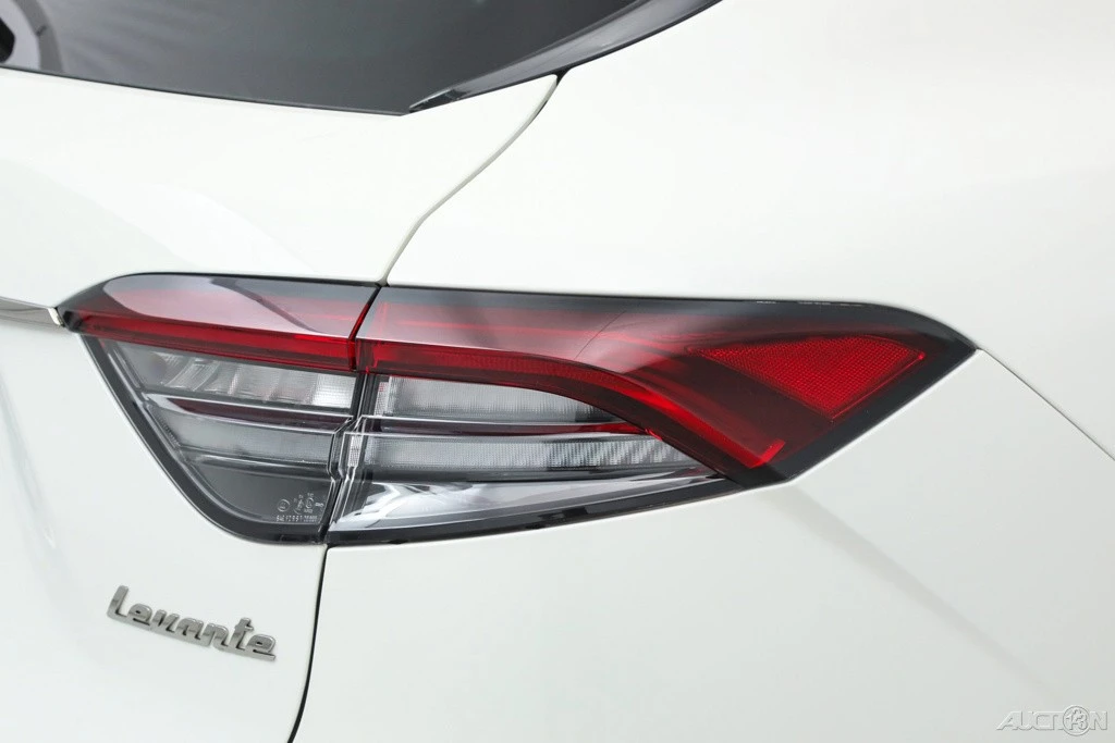 2022 Maserati Levante - Image 11 of 21