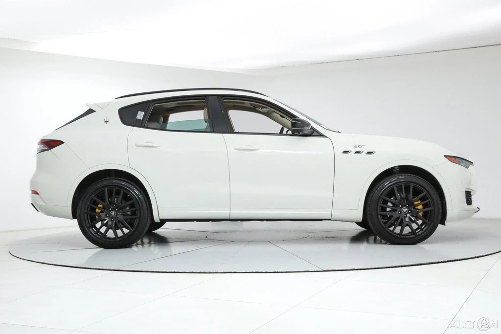 2022 Maserati Levante - Image 6 of 21