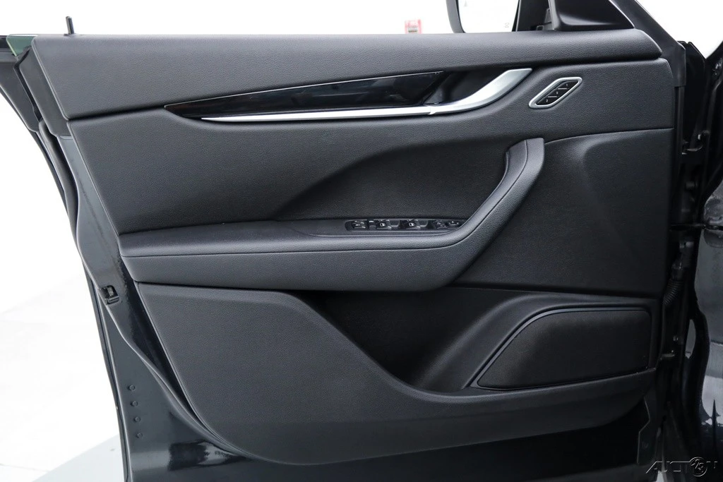2022 Maserati Levante - Image 14 of 21