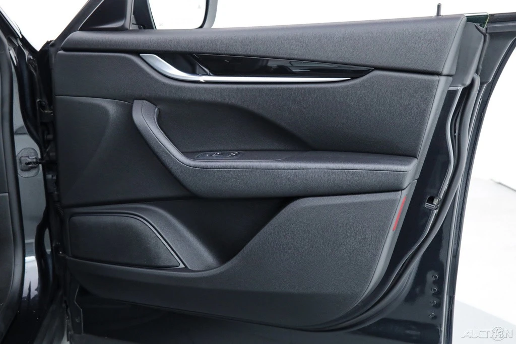 2022 Maserati Levante - Image 9 of 21