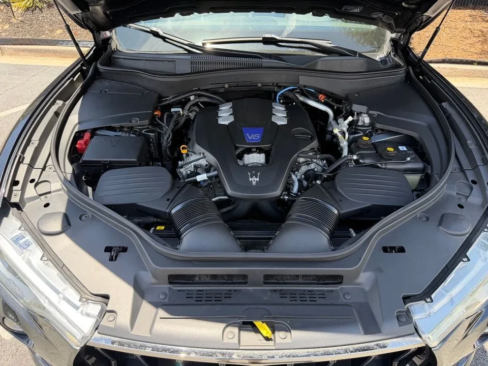 2022 Maserati Levante Modena - Image 7 of 31