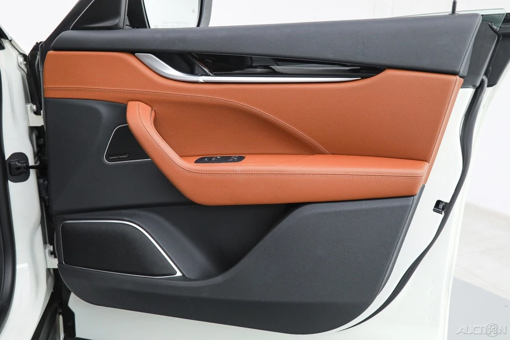 2022 Maserati Levante Modena - Image 12 of 21
