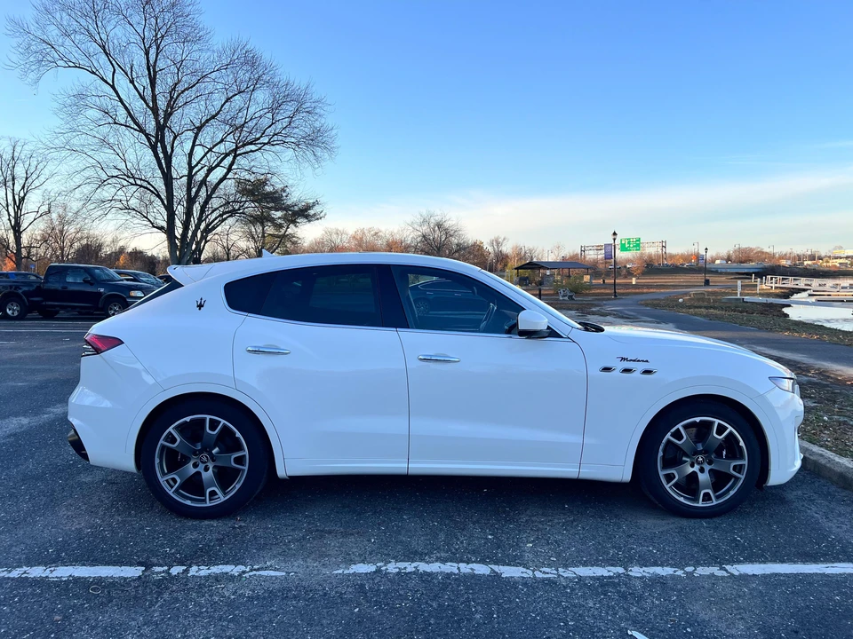 2022 Maserati Levante Modena - Image 17 of 31