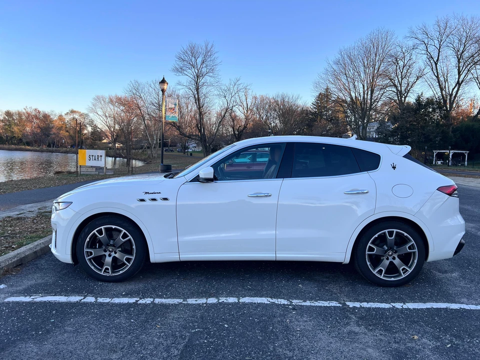 2022 Maserati Levante Modena - Image 10 of 31