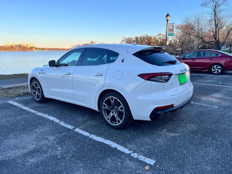 2022 Maserati Levante Modena - Image 11 of 31
