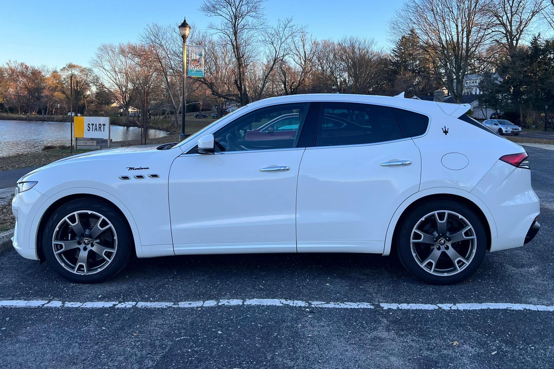 2022 Maserati Levante Modena - Image 3 of 31