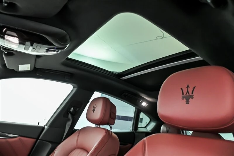 2022 Maserati Levante Modena - Image 18 of 31