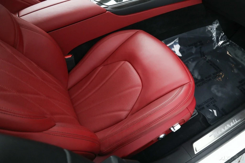 2022 Maserati Levante Modena - Image 12 of 21