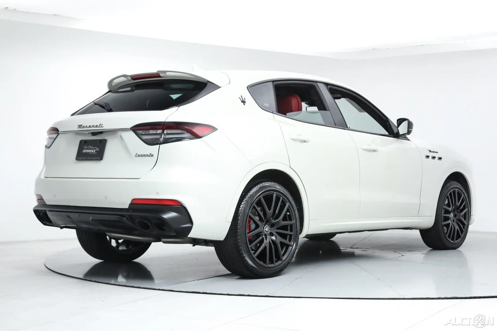 2022 Maserati Levante Modena - Image 5 of 21