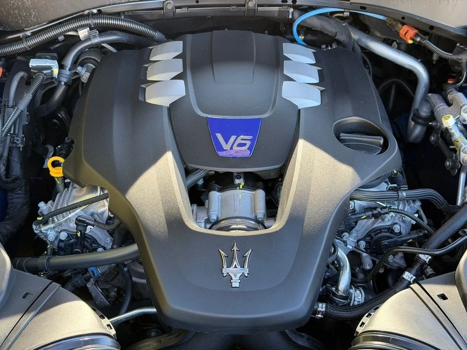 2022 Maserati Levante Modena - Image 12 of 21