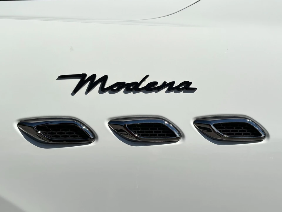 2022 Maserati Levante Modena - Image 17 of 31