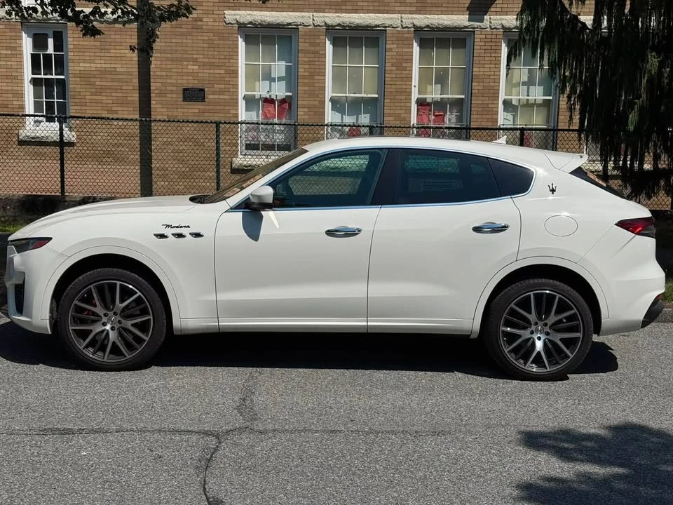 2022 Maserati Levante Modena - Image 10 of 19