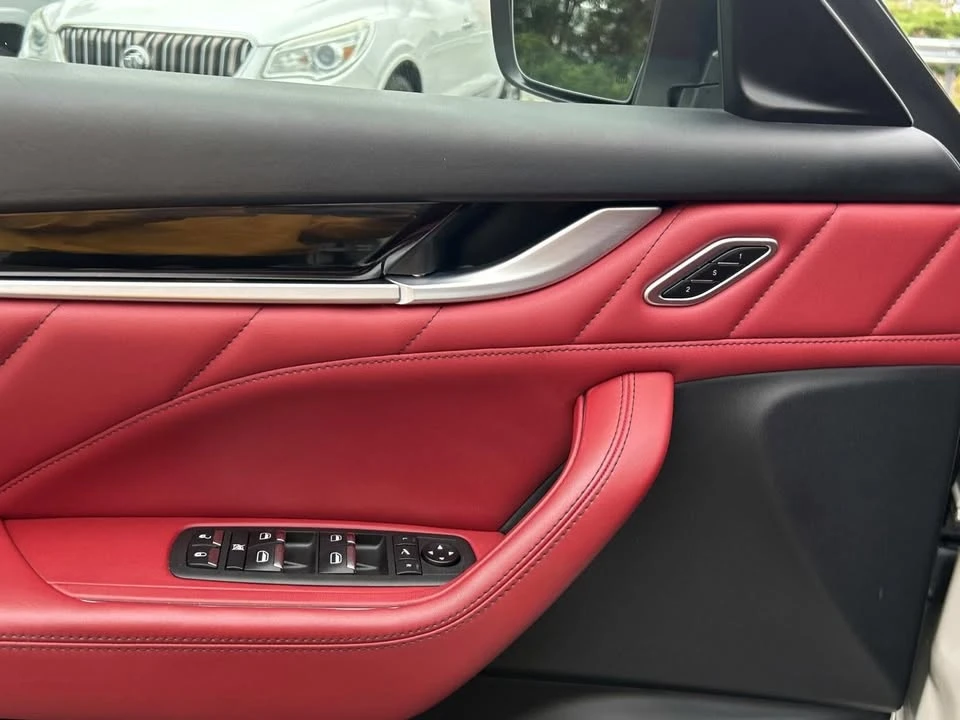 2022 Maserati Levante - Image 16 of 20