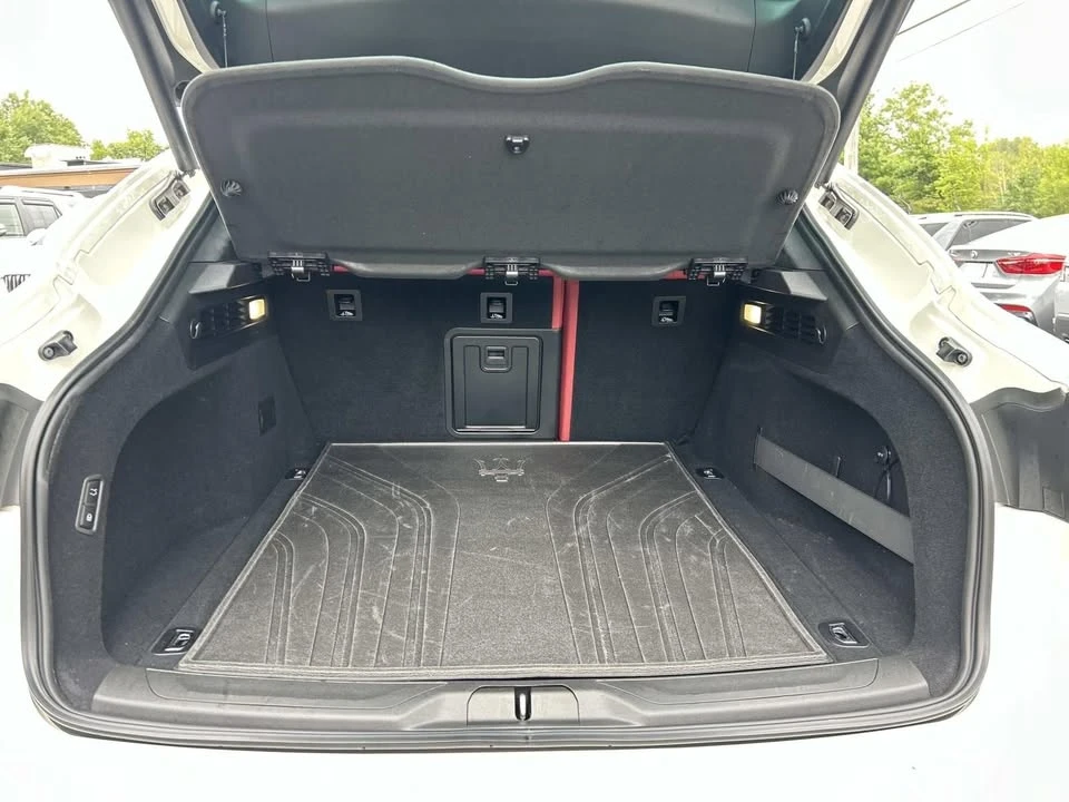 2022 Maserati Levante - Image 11 of 20