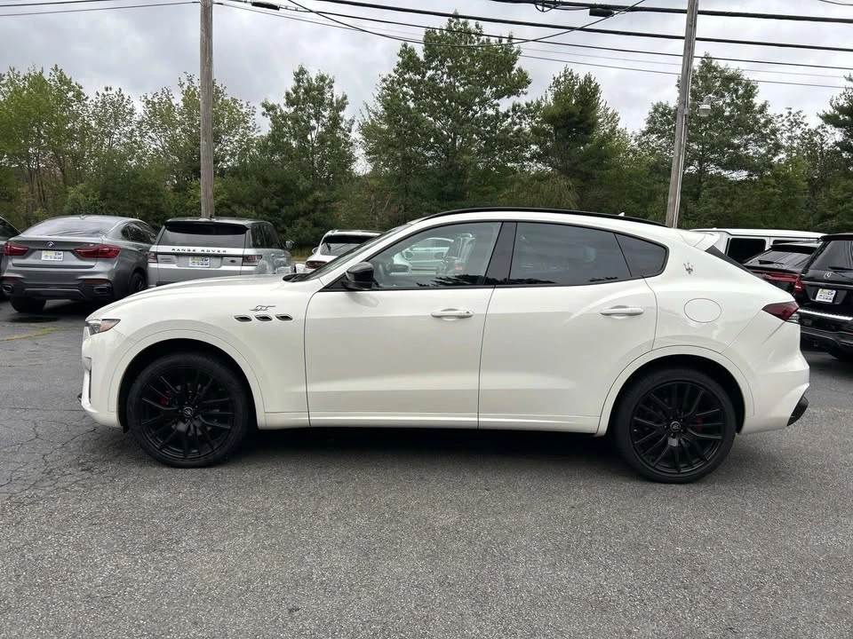 2022 Maserati Levante - Image 2 of 20
