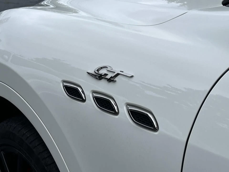 2022 Maserati Levante - Image 15 of 20