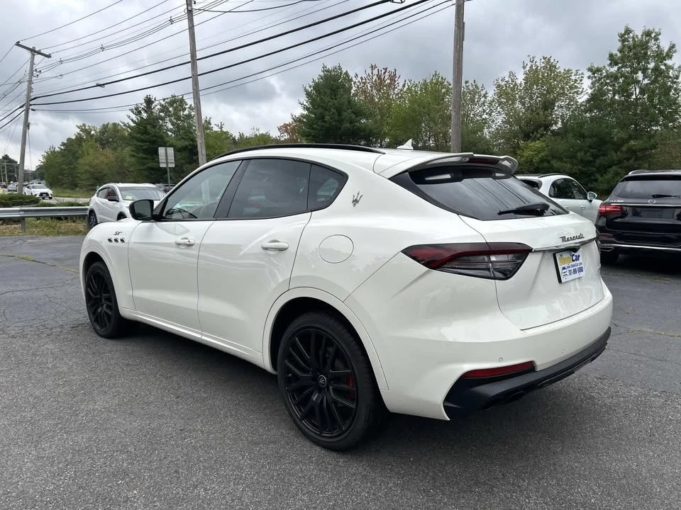 2022 Maserati Levante - Image 3 of 20