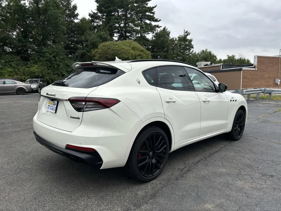 2022 Maserati Levante - Image 5 of 20