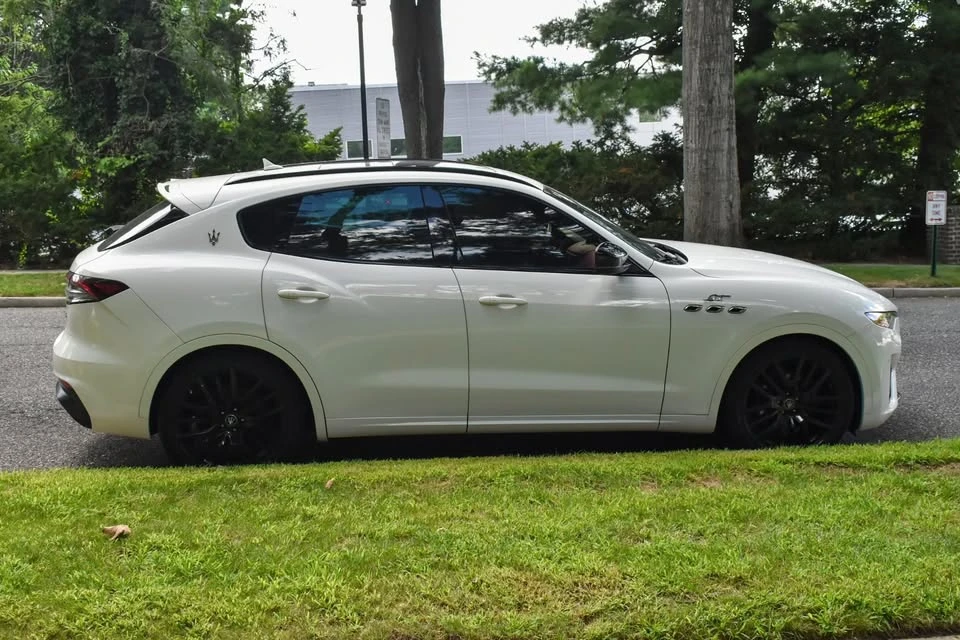 2022 Maserati Levante Modena - Image 9 of 20