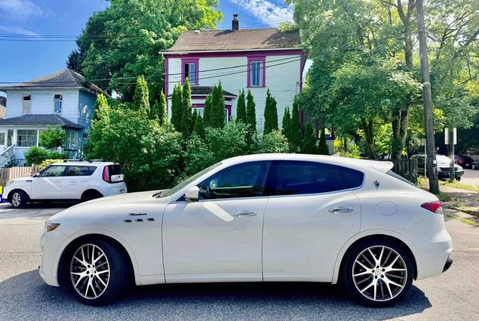 2022 Maserati Levante Modena - Image 3 of 9