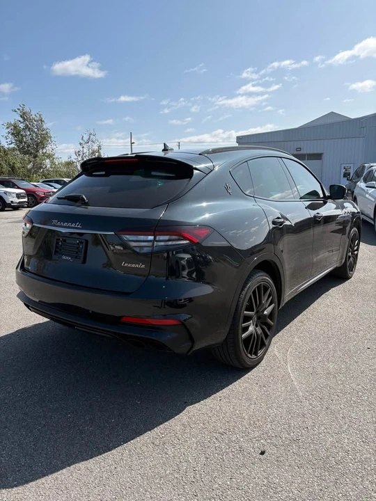 2022 Maserati Levante - Image 5 of 17