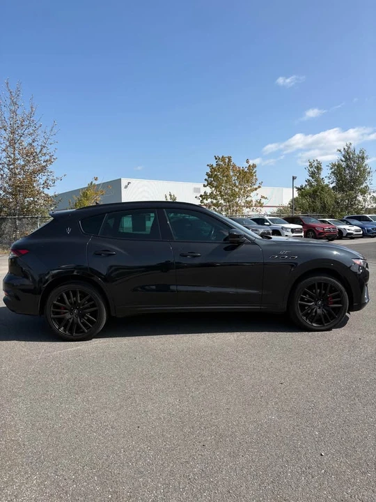 2022 Maserati Levante - Image 4 of 17