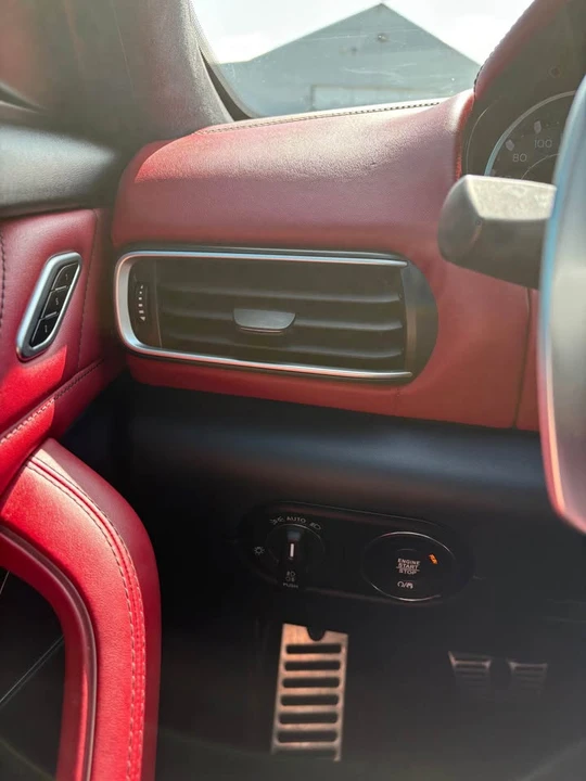 2022 Maserati Levante - Image 14 of 17