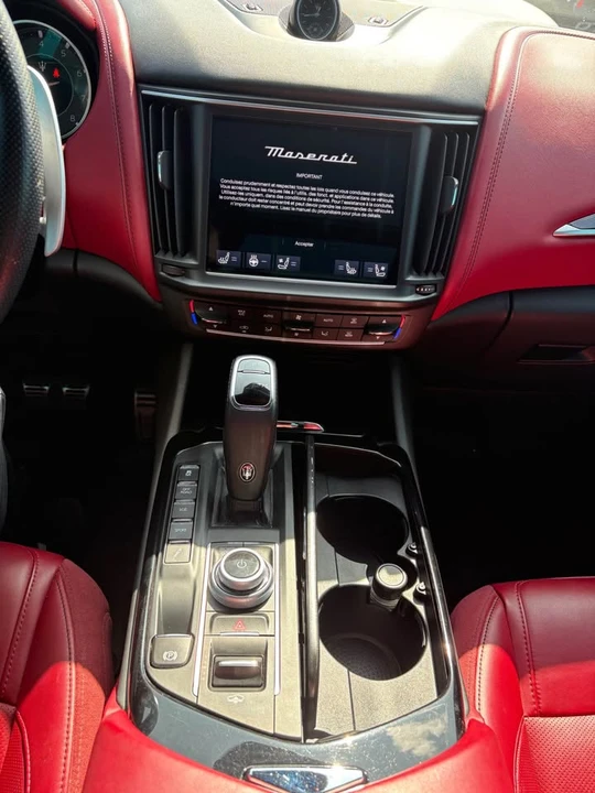 2022 Maserati Levante - Image 15 of 17