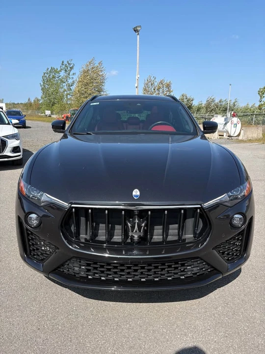 2022 Maserati Levante - Image 2 of 17