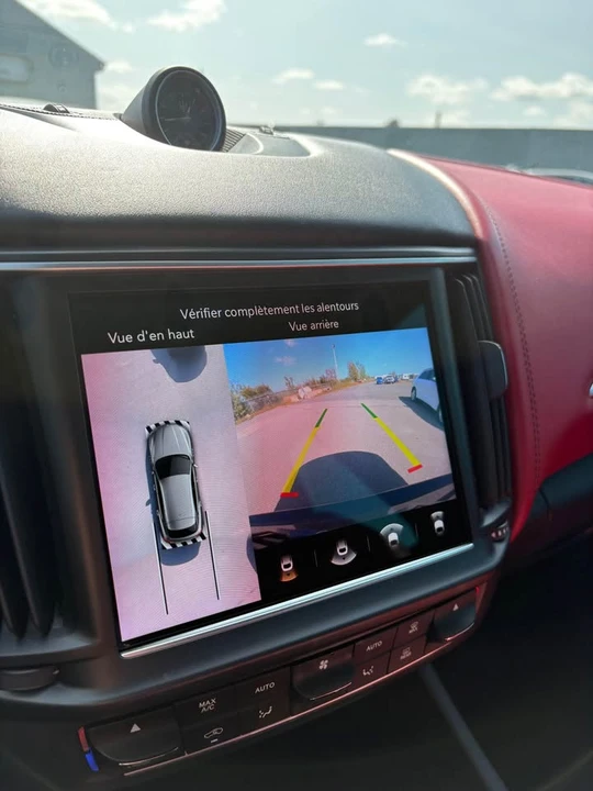2022 Maserati Levante - Image 16 of 17