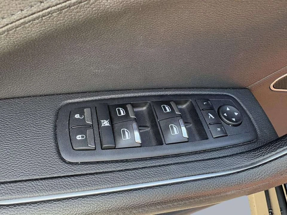 2022 Maserati Levante - Image 9 of 10