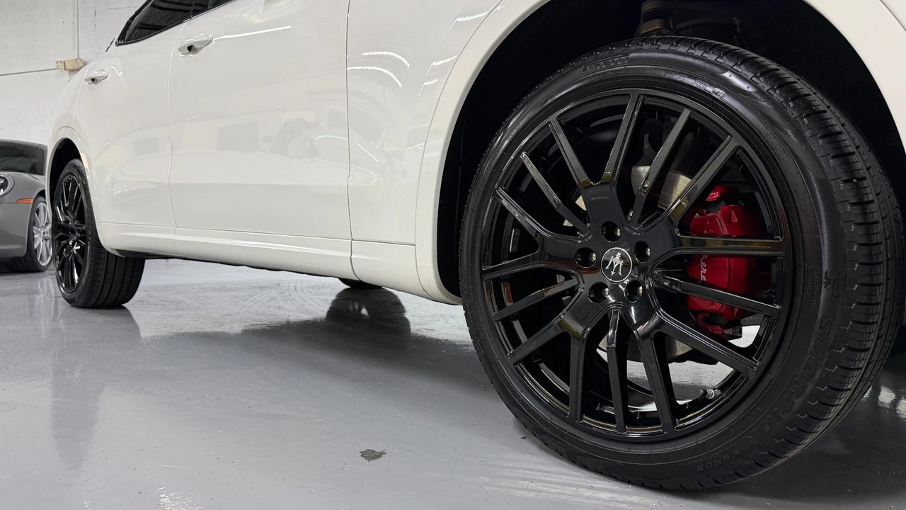 2022 Maserati Levante - Image 7 of 31