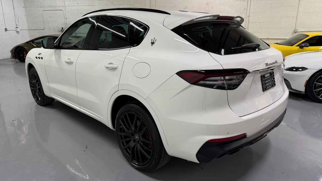 2022 Maserati Levante - Image 16 of 31
