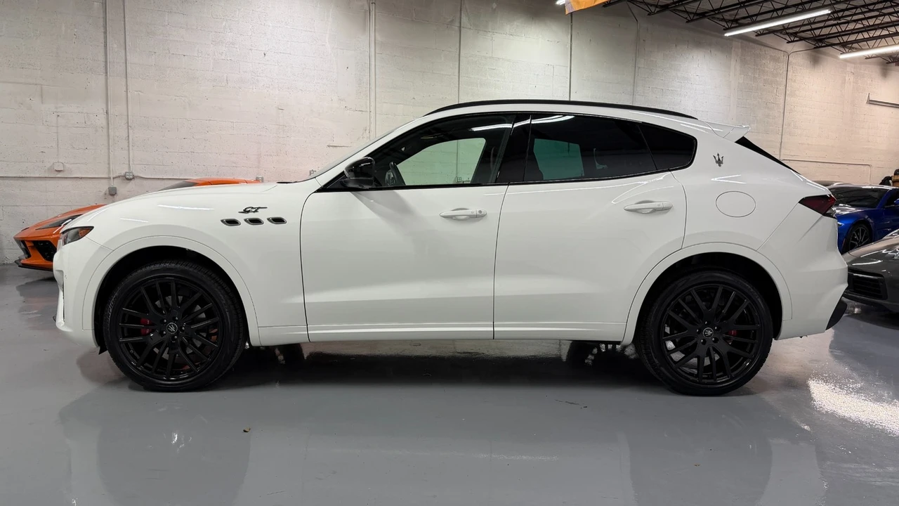 2022 Maserati Levante - Image 21 of 31