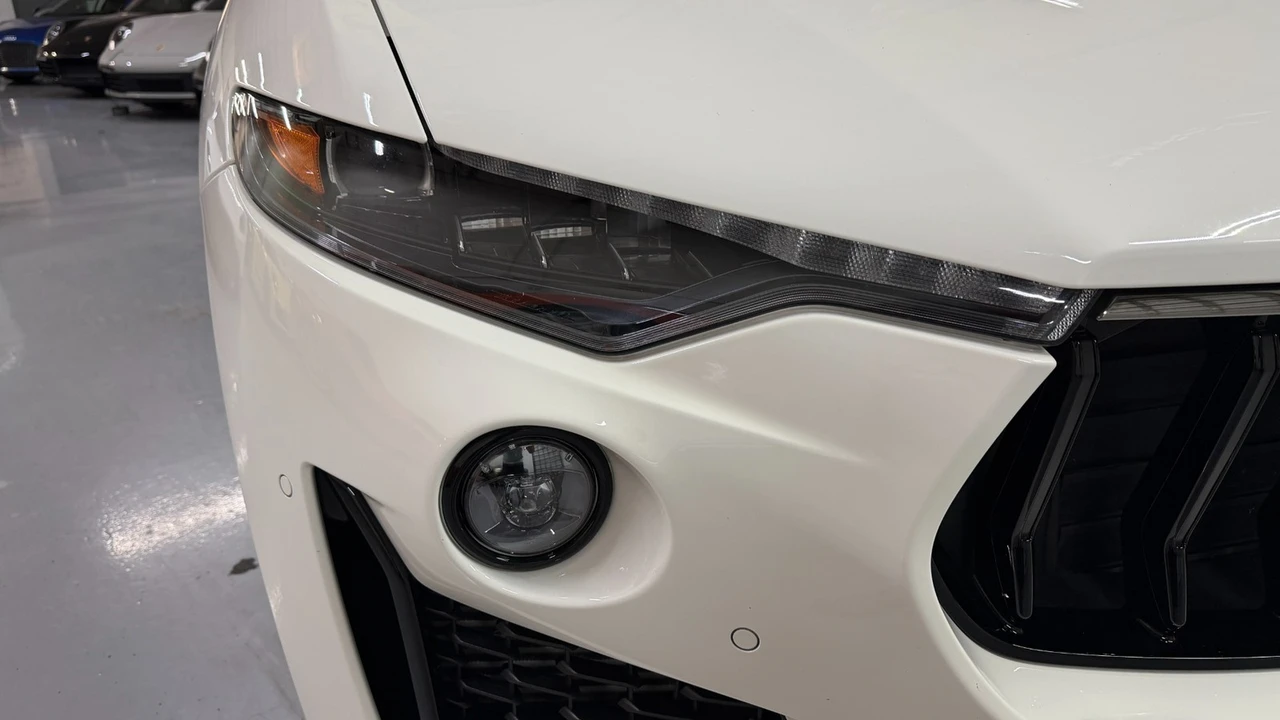 2022 Maserati Levante - Image 4 of 31